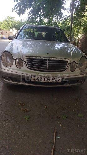 Mercedes E 220-1
