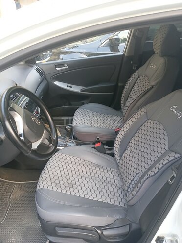 Hyundai Accent-4