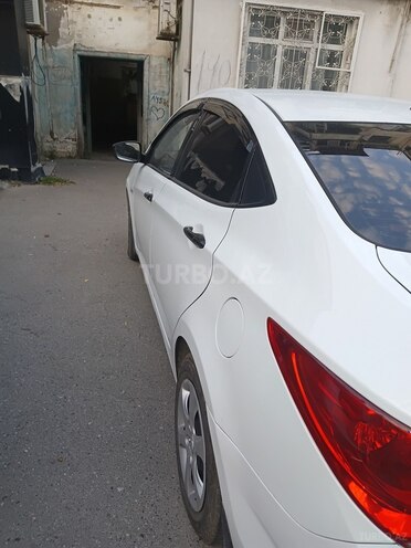 Hyundai Accent-3