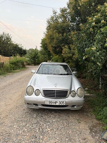 Mercedes E 220-1