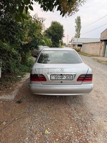 Mercedes E 220-4