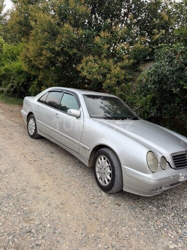 Mercedes E 220-2
