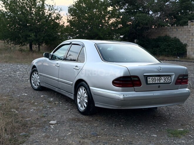 Mercedes E 220-10