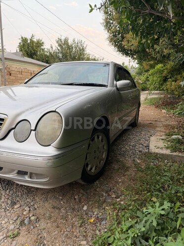 Mercedes E 220-3