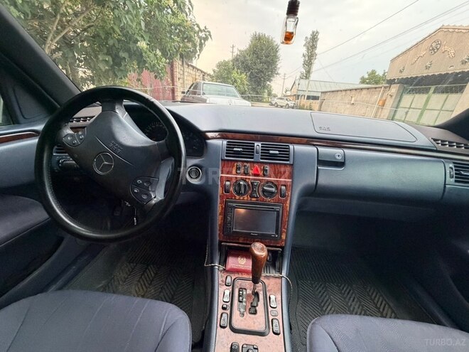 Mercedes E 220-16