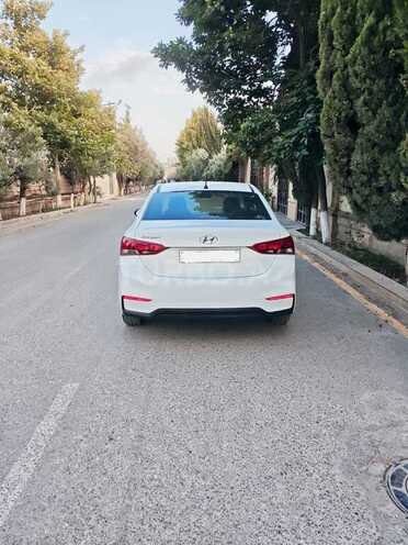 Hyundai Accent-2