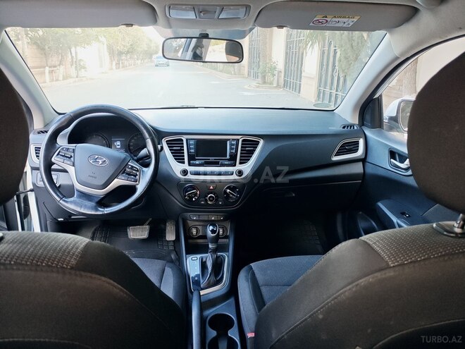 Hyundai Accent-6