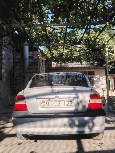 Opel Vectra-14