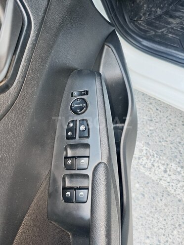Hyundai Accent-9