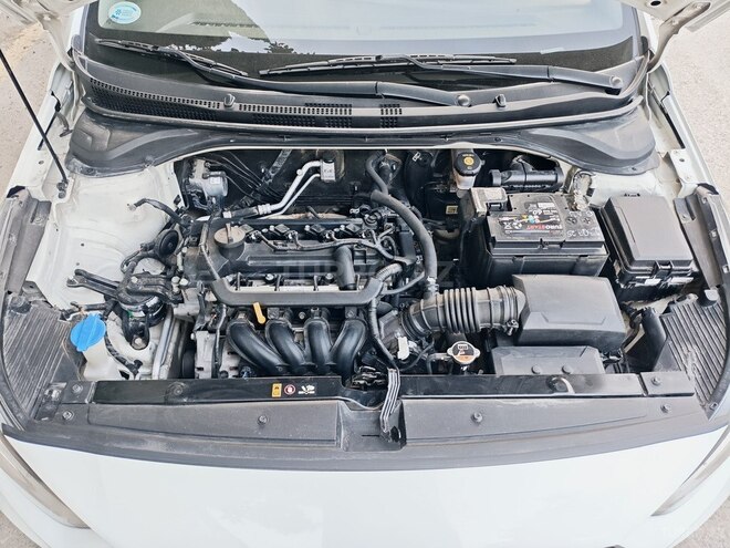 Hyundai Accent-5