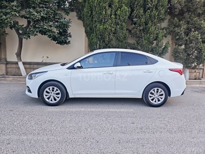Hyundai Accent-4