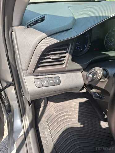 Hyundai Elantra-10