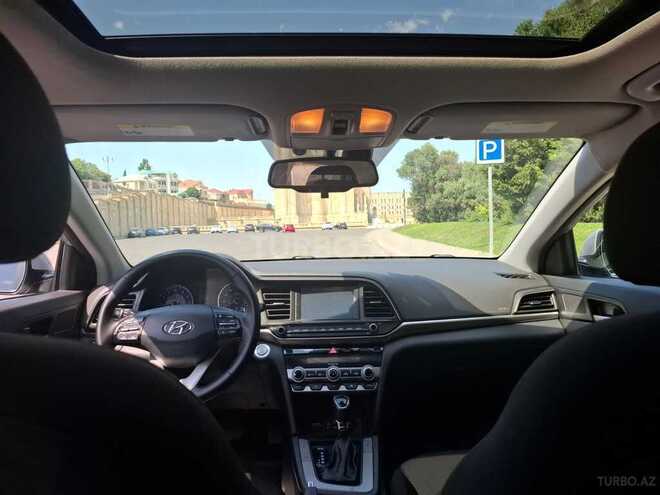 Hyundai Elantra-11