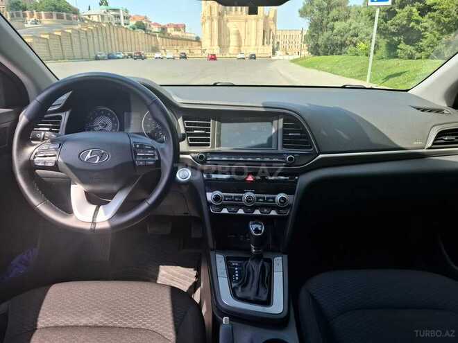 Hyundai Elantra-3