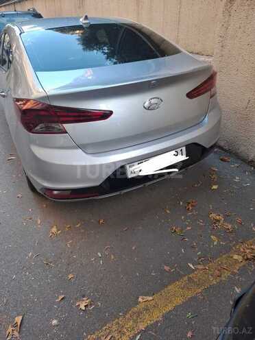 Hyundai Elantra-4