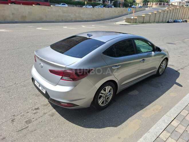 Hyundai Elantra-9
