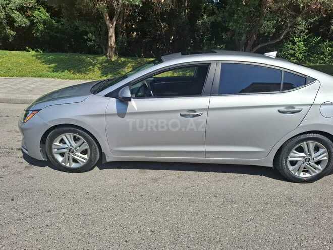 Hyundai Elantra-5