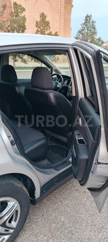 Nissan Tiida-13