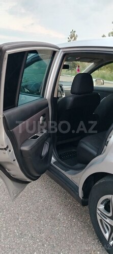 Nissan Tiida-12