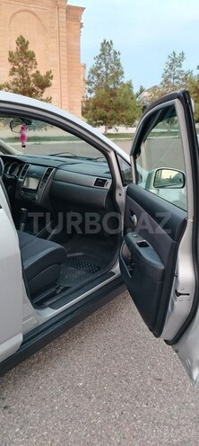 Nissan Tiida-11