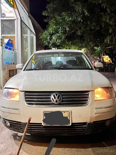 Volkswagen Passat-1