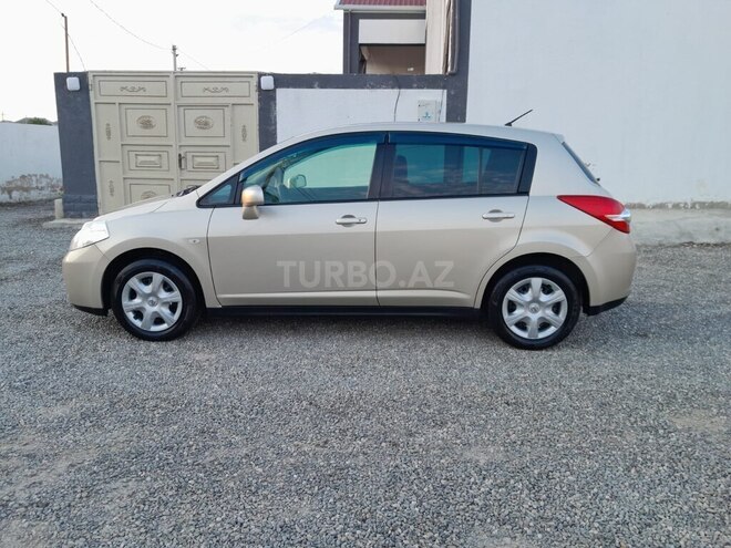 Nissan Tiida-5