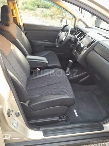 Nissan Tiida-9