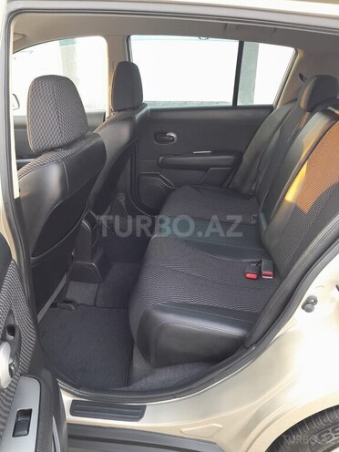 Nissan Tiida-10