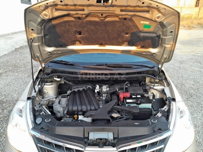 Nissan Tiida-14
