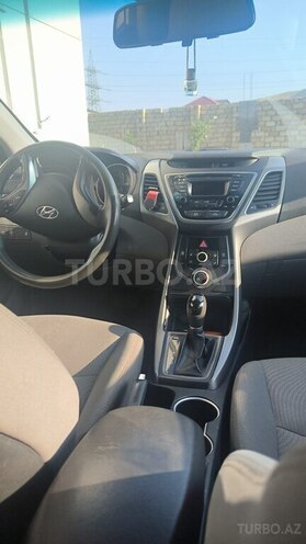 Hyundai Elantra-2