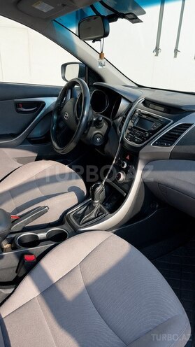 Hyundai Elantra-4