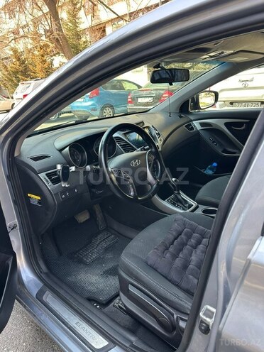 Hyundai Elantra-9