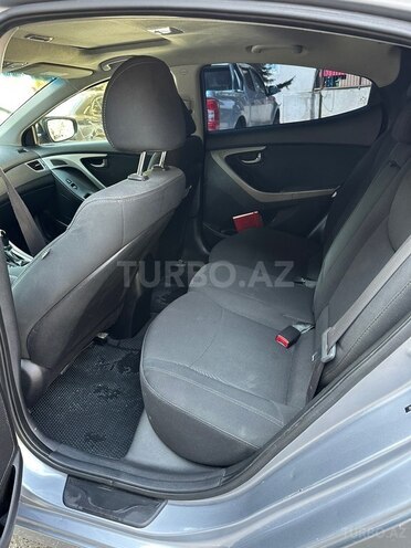 Hyundai Elantra-10