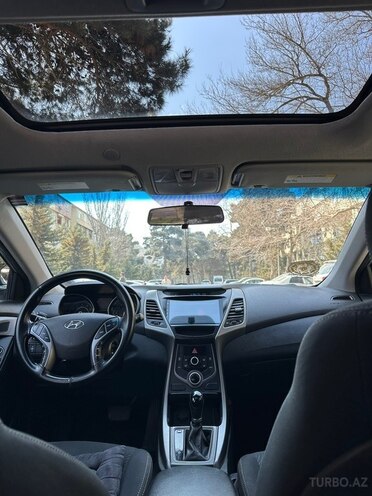 Hyundai Elantra-11