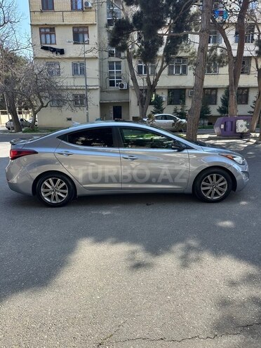 Hyundai Elantra-4