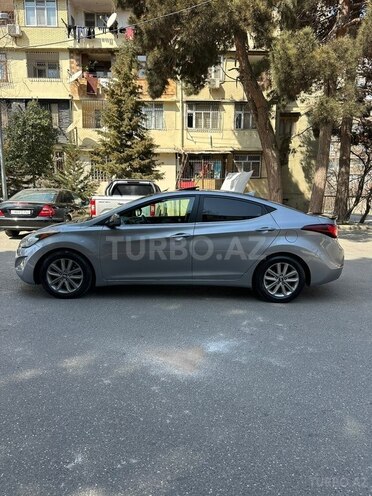Hyundai Elantra-6