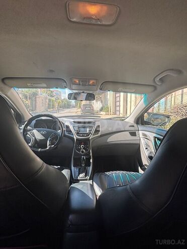 Hyundai Elantra-4