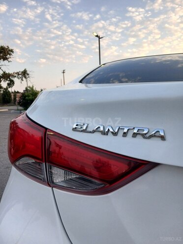 Hyundai Elantra-7