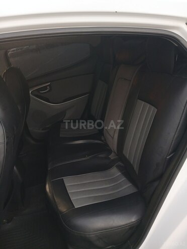 Hyundai Elantra-13