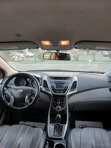 Hyundai Elantra-9