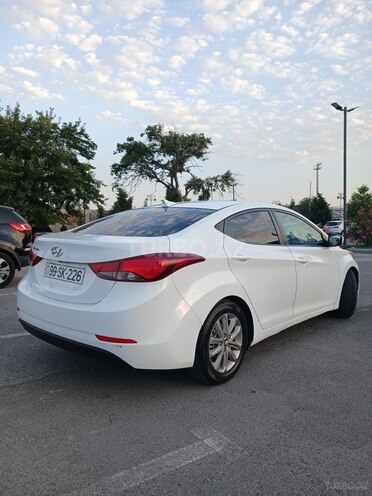 Hyundai Elantra-4