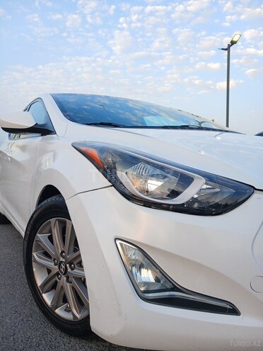 Hyundai Elantra-8