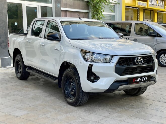 Toyota Hilux 2024, 40,000 km - 2.4 л - Bakı