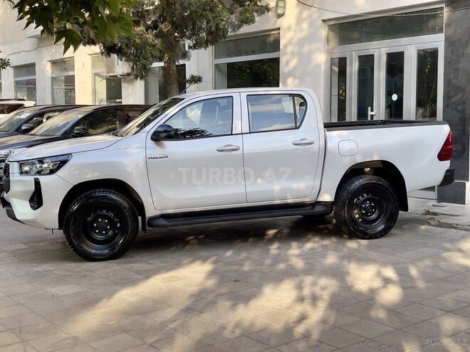 Toyota Hilux 2024, 40,000 km - 2.4 л - Bakı