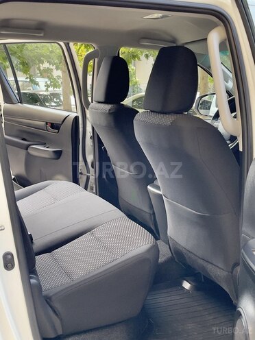 Toyota Hilux 2024, 40,000 km - 2.4 л - Bakı