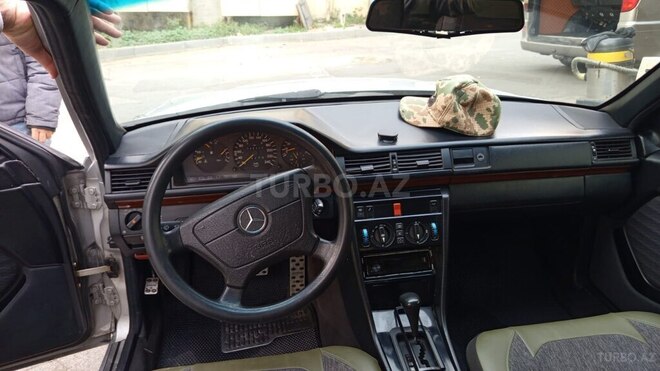 Mercedes E 220 1993, 366,000 km - 2.2 л - Bakı