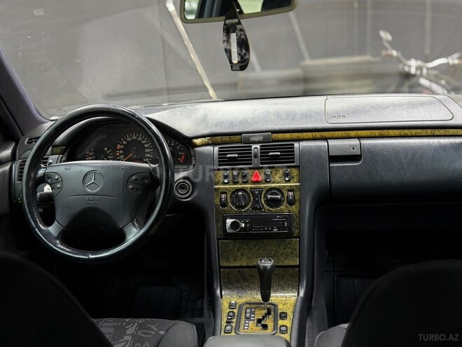 Mercedes E 240 1998, 320,000 km - 2.4 л - Bakı