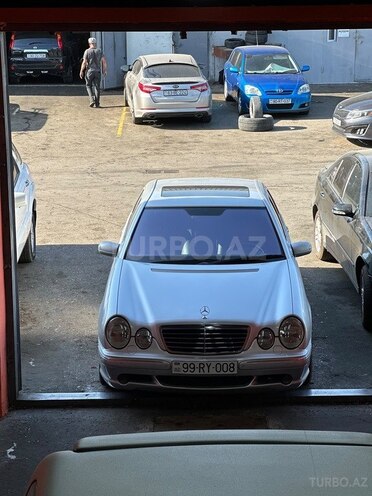 Mercedes E 320 2001, 210,000 km - 3.2 л - Bakı