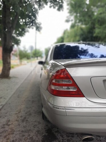 Mercedes C 230 2006, 324,000 km - 2.5 l - Quba