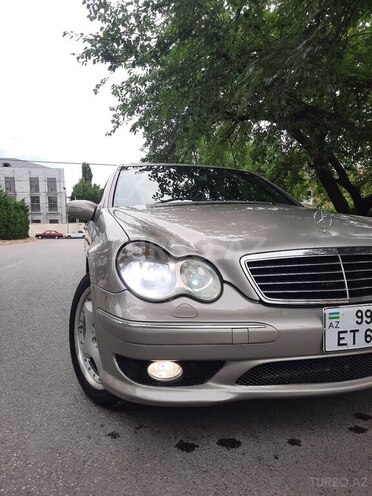 Mercedes C 230 2006, 324,000 km - 2.5 l - Quba